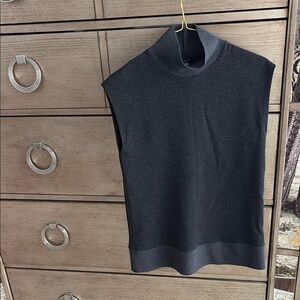 Theory  Sleeveless Top, size S